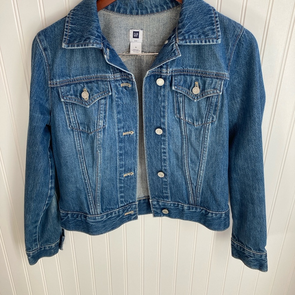 Gap Women's Trucker Collared Jacket Denim Blue   Size Small EUC
